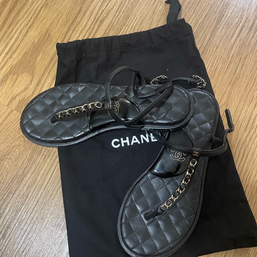 Black Chanel Interlocking CC Logo Leather T-Strap  Chain Detail Sandals - Picture 9 of 11